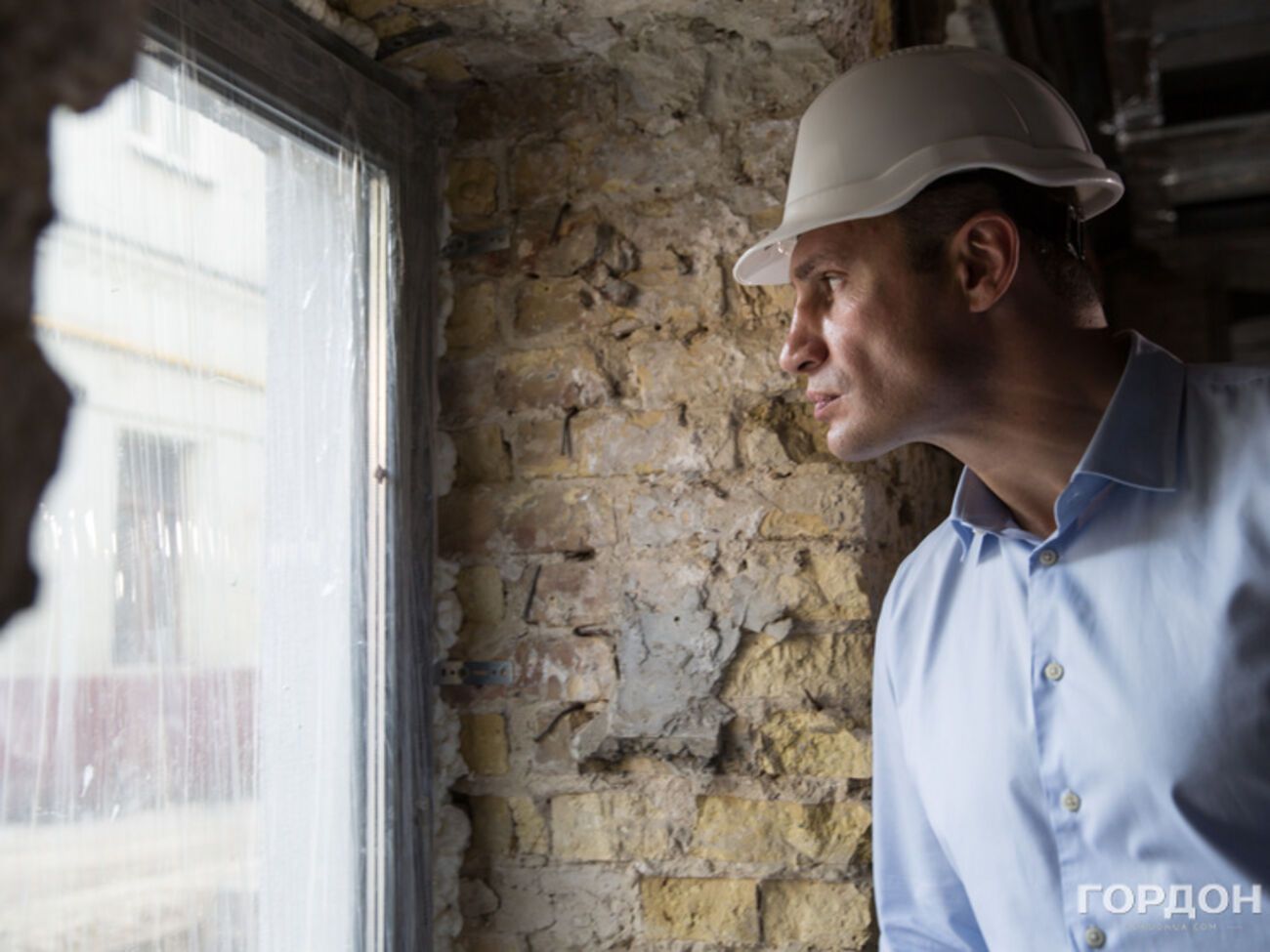 Кличко проверил ход реконструкции кинотеатра “Жовтень”. Фоторепортаж