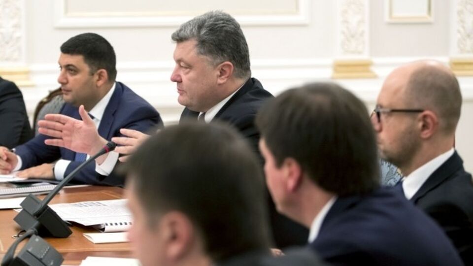 Порошенко: Мы действительно прилагаем максимум усилий для обеспечения и восстановления экономического роста