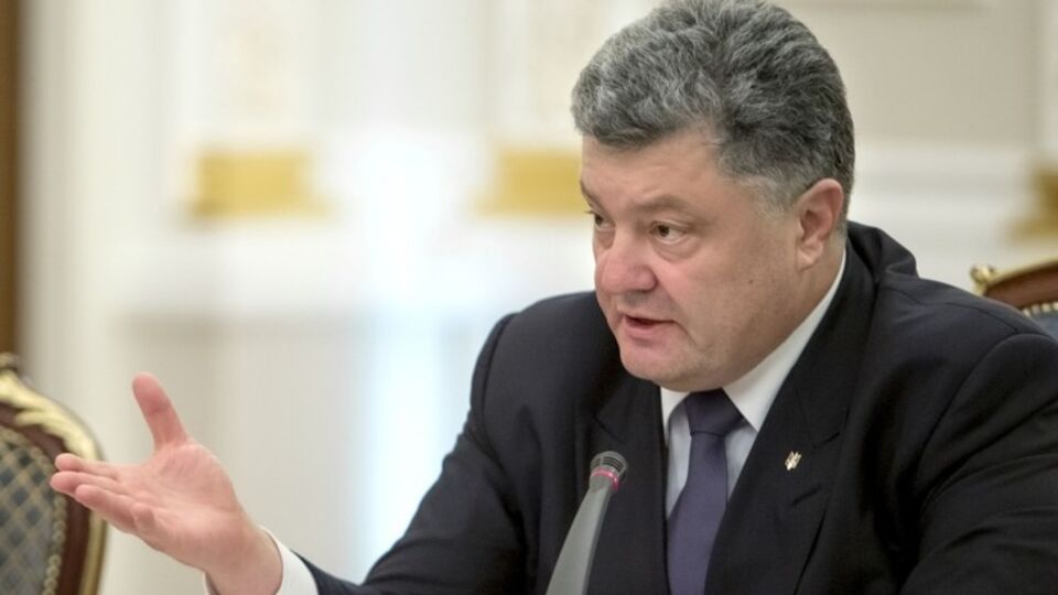 Порошенко: Коррупционеры должны оказаться за решеткой