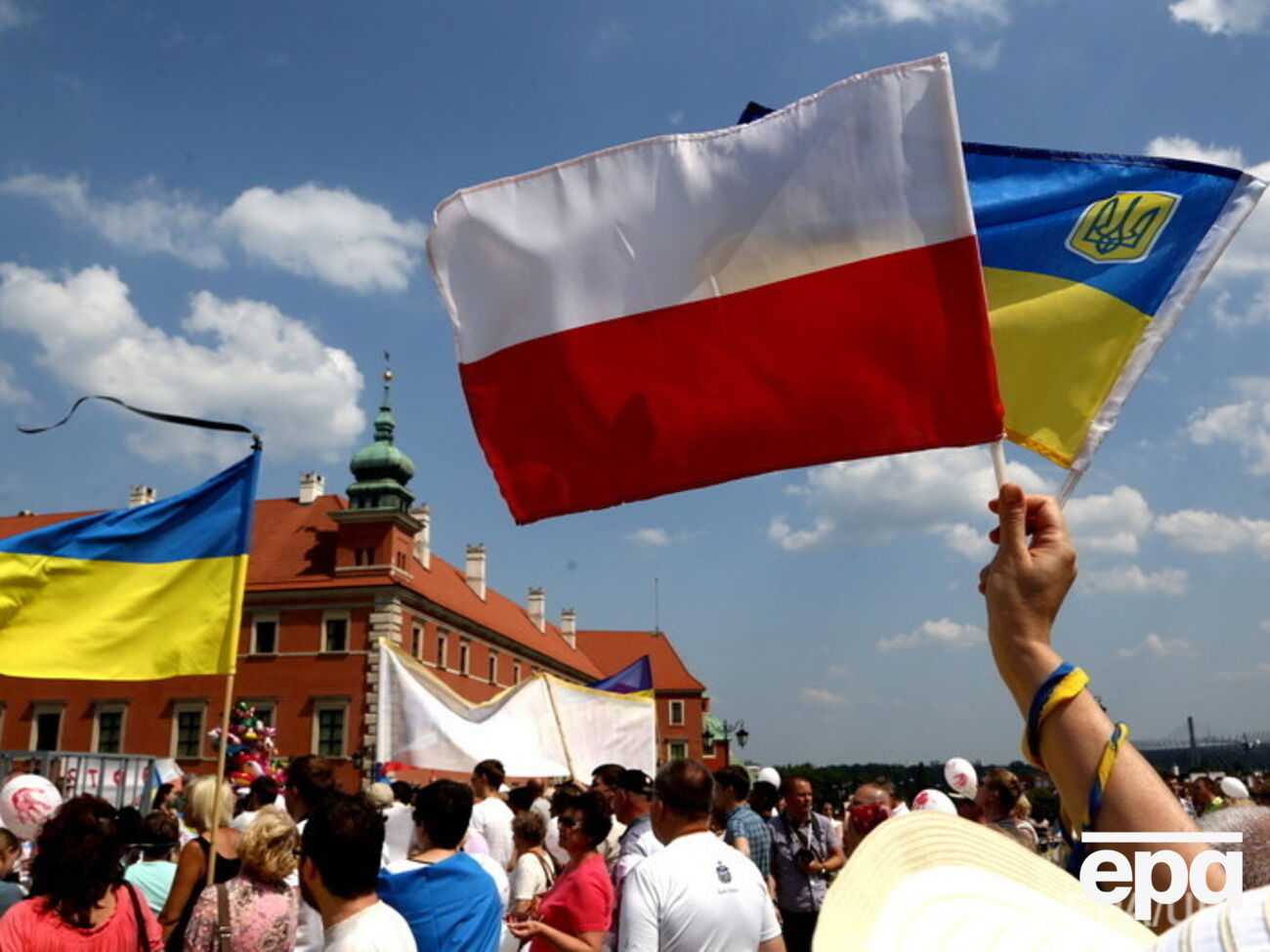 МИД:&nbsp;Сбор за прием и рассмотрение первого заявления составит &euro;20, а следующие разрешения будут выдаваться бесплатно