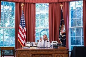 Президент США Барак Обама провел телефонный разговор с кубинским коллегой Раулем Кастро