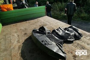 Демонтаж памятника советскому генералу Черняховскому в польском Пененжно возмутил Россию