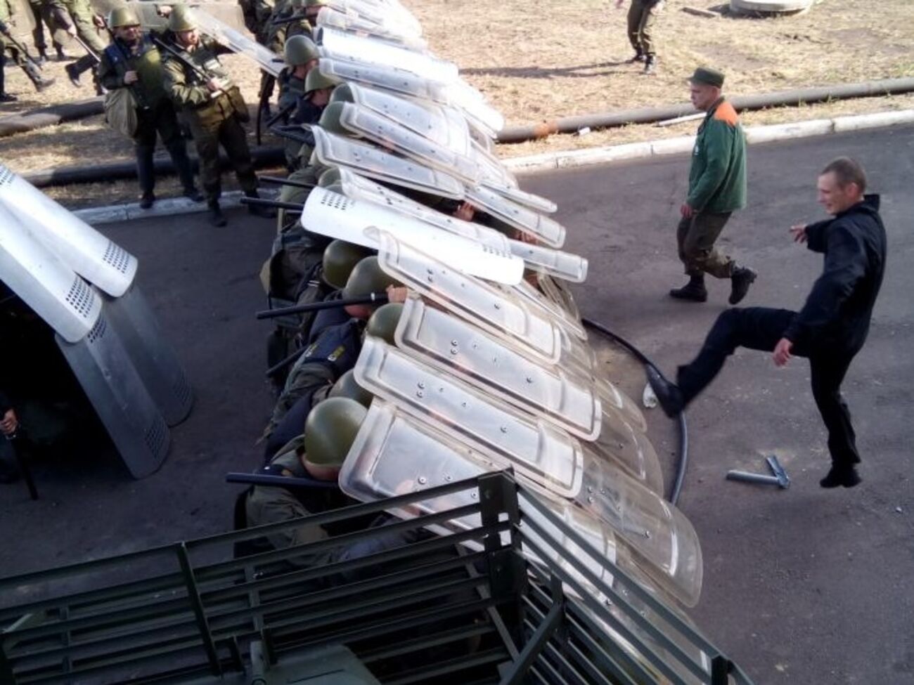 Нацгвардейцы провели учения по ликвидации массовых выступлений