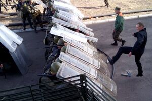 Нацгвардейцы провели учения по ликвидации массовых выступлений