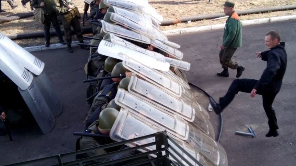 Нацгвардейцы провели учения по ликвидации массовых выступлений