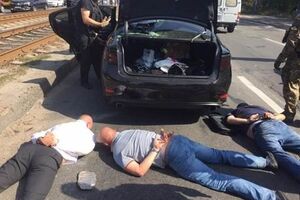 Правоохранители задержали трех курьеров, перевозивших из банка в офис 0,5 млн грн наличных