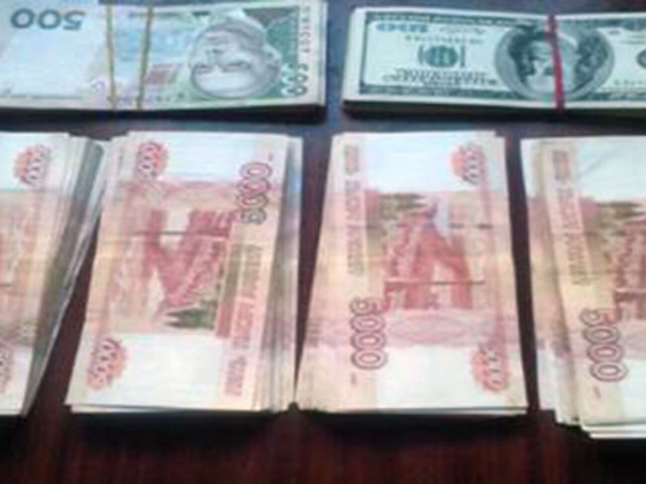 Водитель перевозил более 1 млн российских рублей, около $5 тыс. и несколько тысяч гривен