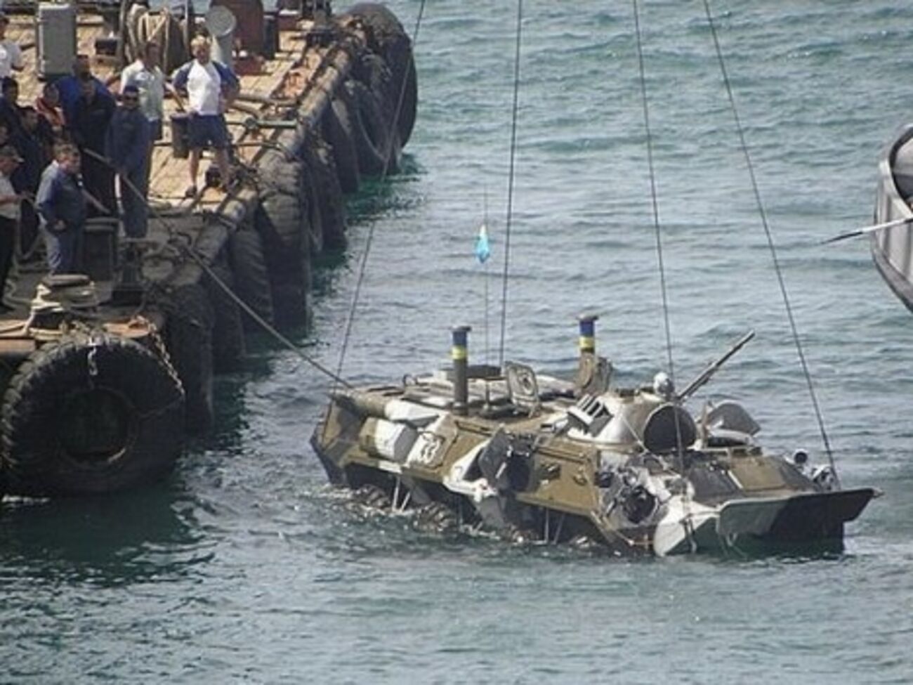 Из шести вышедших в море БТР утонули четыре