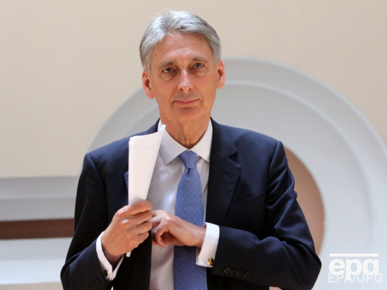 Из-за вмешательства России ситуации в Сирии усложняется, заявил Хаммонд