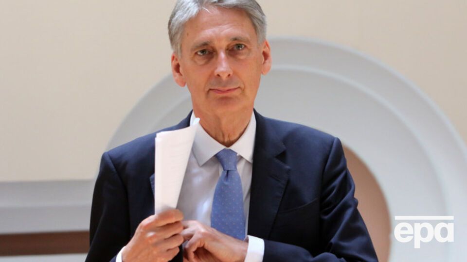 Из-за вмешательства России ситуации в Сирии усложняется, заявил Хаммонд