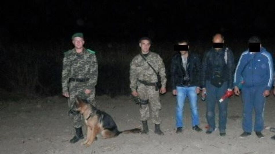 Мигрантов задержали в 40 м от линии государственной границы со Словакией