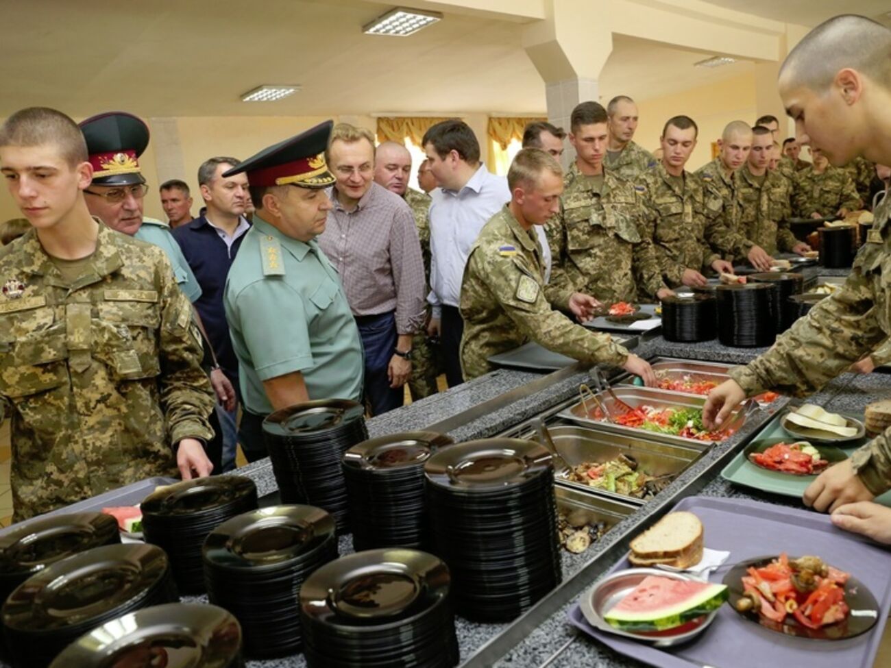 Украинских военных будут кормить по новым стандартам с 2016 года