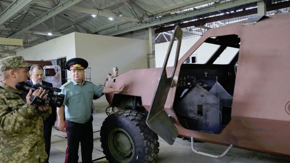 Полторак посетил Львовский бронетанковый завод