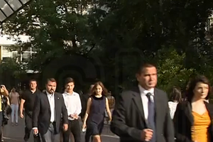 Первый звонок в Украине: политики посетили торжественные линейки, детей президента сопровождала охрана. Фоторепортаж