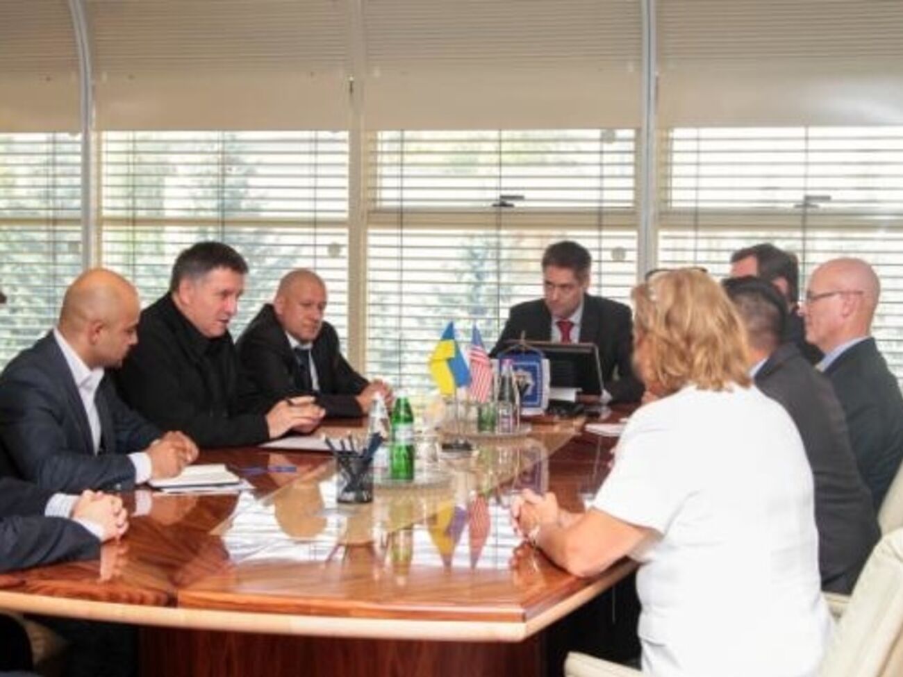 Представители группы спецназа техасских рейнджеров провели встречу с министром внутренних дел Украины Арсеном Аваковым