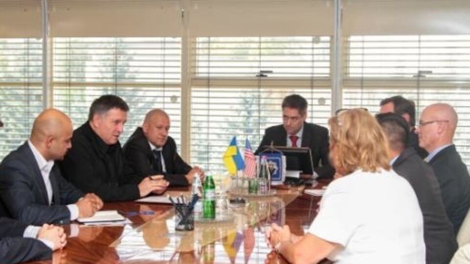 Представители группы спецназа техасских рейнджеров провели встречу с министром внутренних дел Украины Арсеном Аваковым