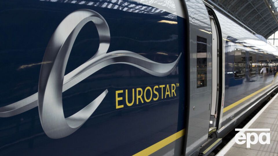 Ряд поездов оказались заблокированными в тоннеле