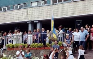 Родители освистали Александра Вилкула, пришедшего выступить перед школьниками на 1 сентября