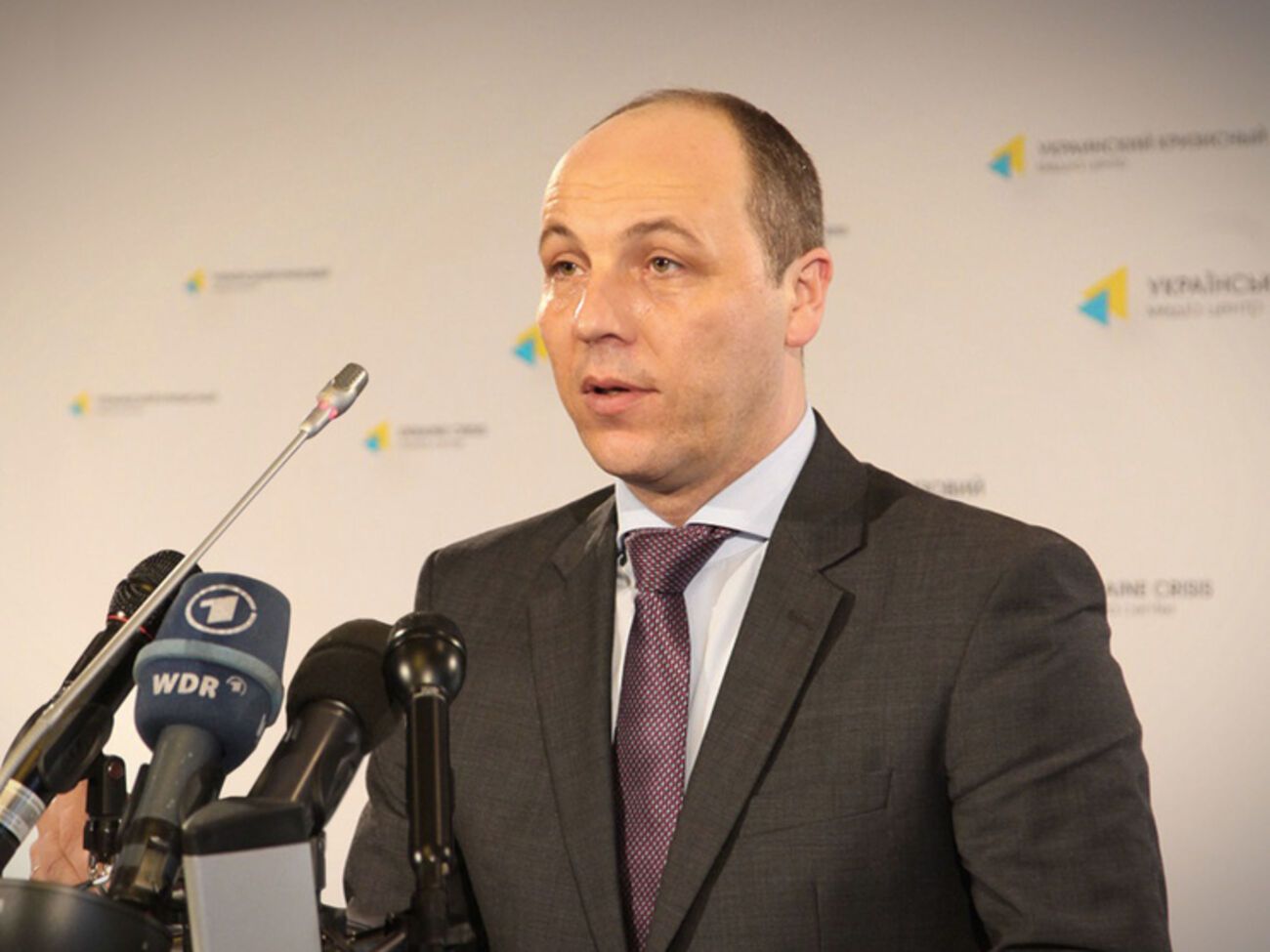 Парубий сообщил о выходе из фракции депутатов, которые поддержали изменения в Конституцию