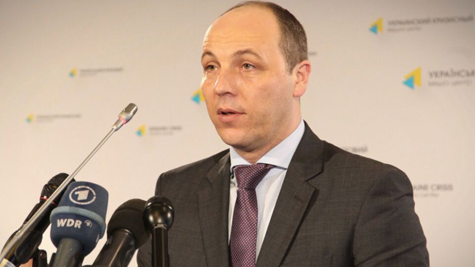 Парубий сообщил о выходе из фракции депутатов, которые поддержали изменения в Конституцию