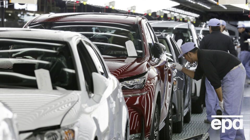 Продажи новых авто в Украине сократились на 63%