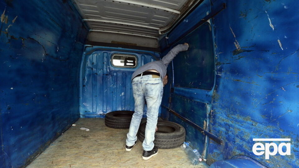 В этом фургоне, остановленном полицией в Австрии, находились мигранты