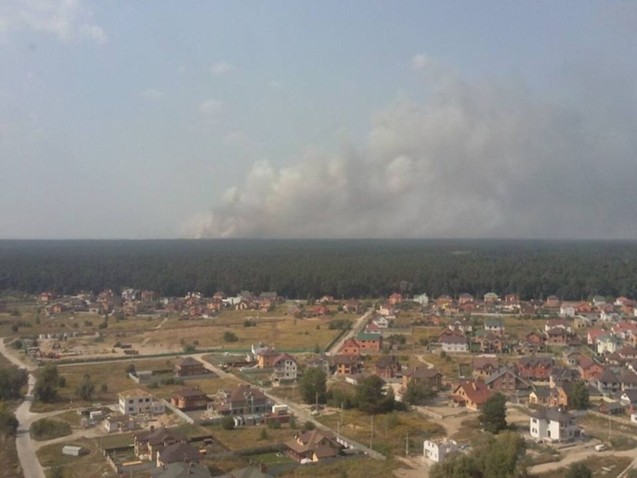 ГСЧС: Спасатели продолжают тушить лес под Киевом