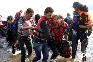 Два сторожевых судна спасли 20 мигрантов