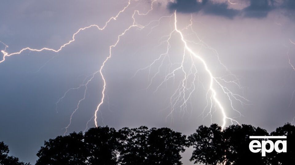 Мужчина погиб от удара молнией