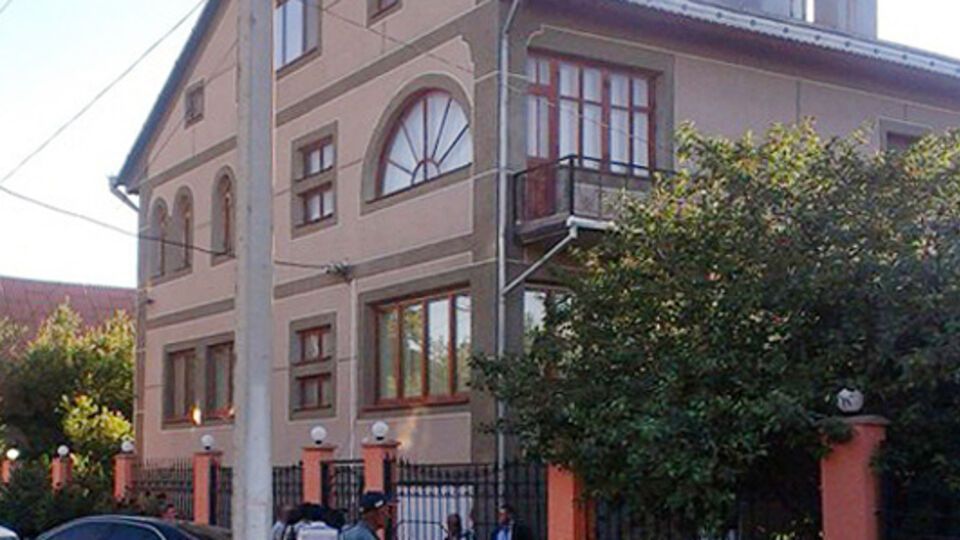 После прибытия полиции "самооборона" покинула территорию дома