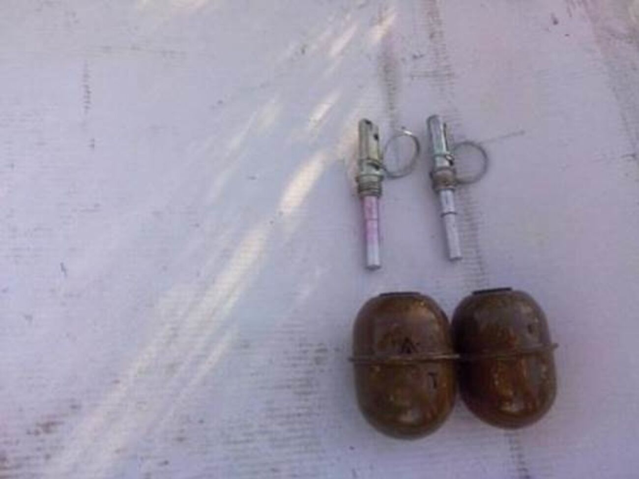 В одном из автомобилей были спрятаны две гранаты РГД-5 с запалами