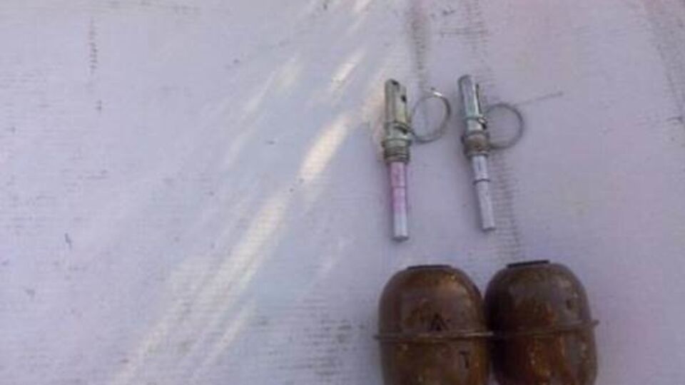 В одном из автомобилей были спрятаны две гранаты РГД-5 с запалами