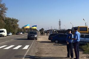 Ситуация на КПП на админгранице с Крымом контролируемая, уверяют в областном МВД