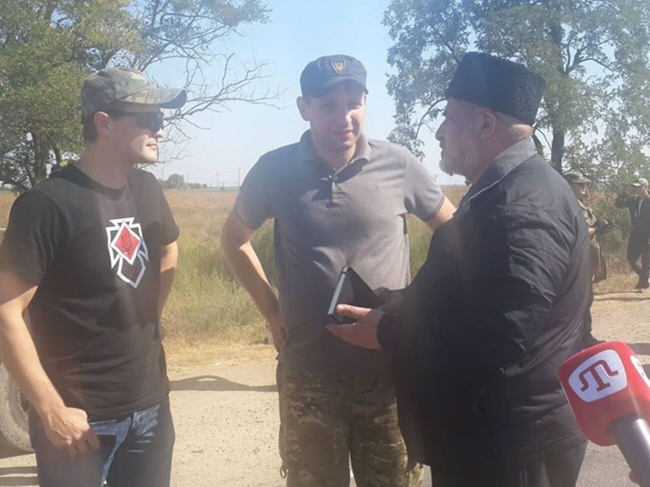 Нардепы во главе с Чубаровым сейчас находятся на КПП "Чаплинка"