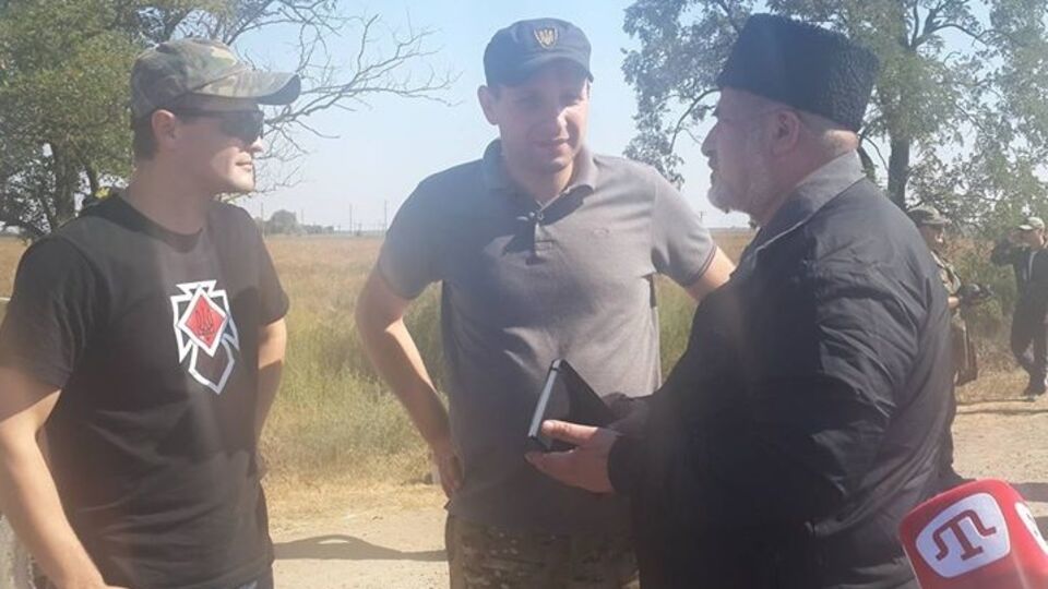 Нардепы во главе с Чубаровым сейчас находятся на КПП "Чаплинка"