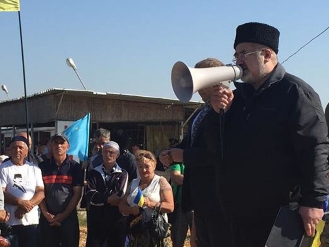 Чубаров призвал создать вблизи оккупированных территорий специальные продуктовые рынки