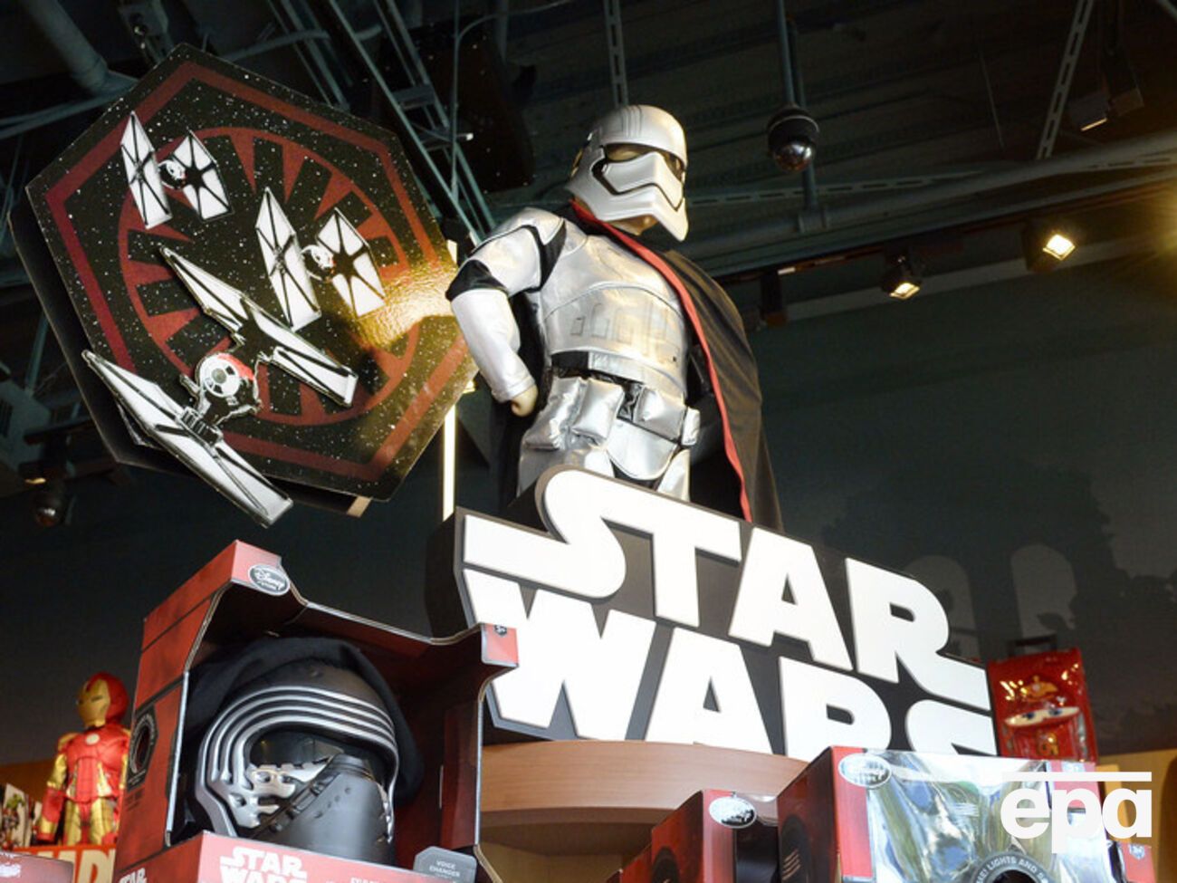 После успешной продажи бикини принцессы Леи на торги выставят другой реквизит франшизы