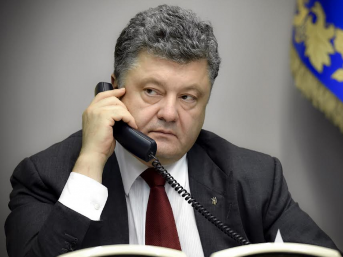 Порошенко дал интервью трем телеканалам