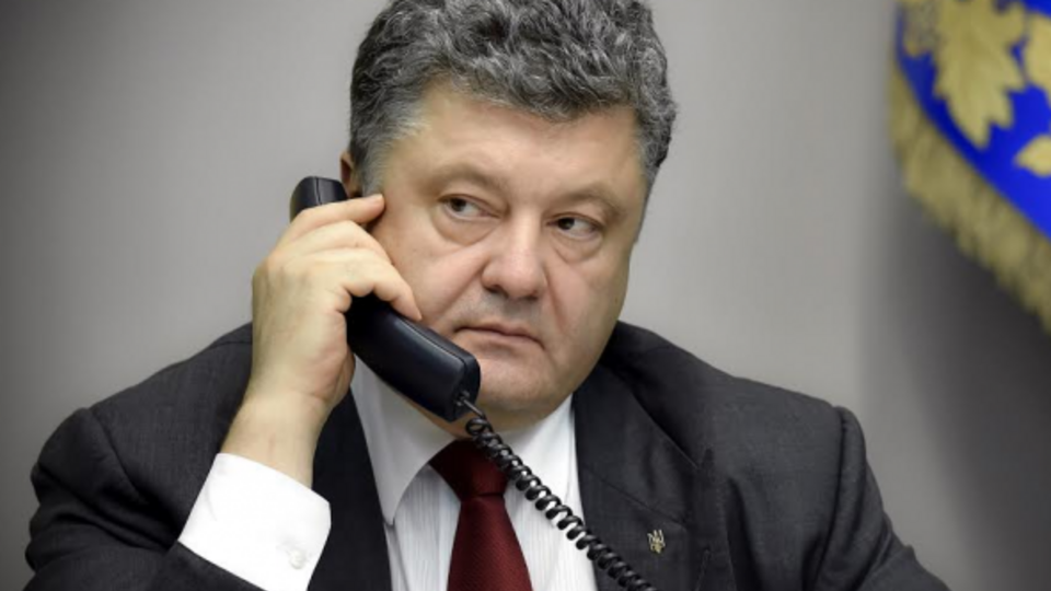 Порошенко дал интервью трем телеканалам