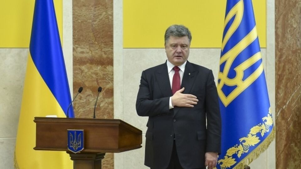 Порошенко призвал упростить процедуру снятия неприкосновенности с народных депутатов