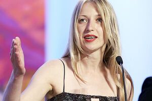 Заявление Марины Вроды о том, что она не сможет принять награду до тех пор, пока не будет освобожден Сенцов, было встречено аплодисментами