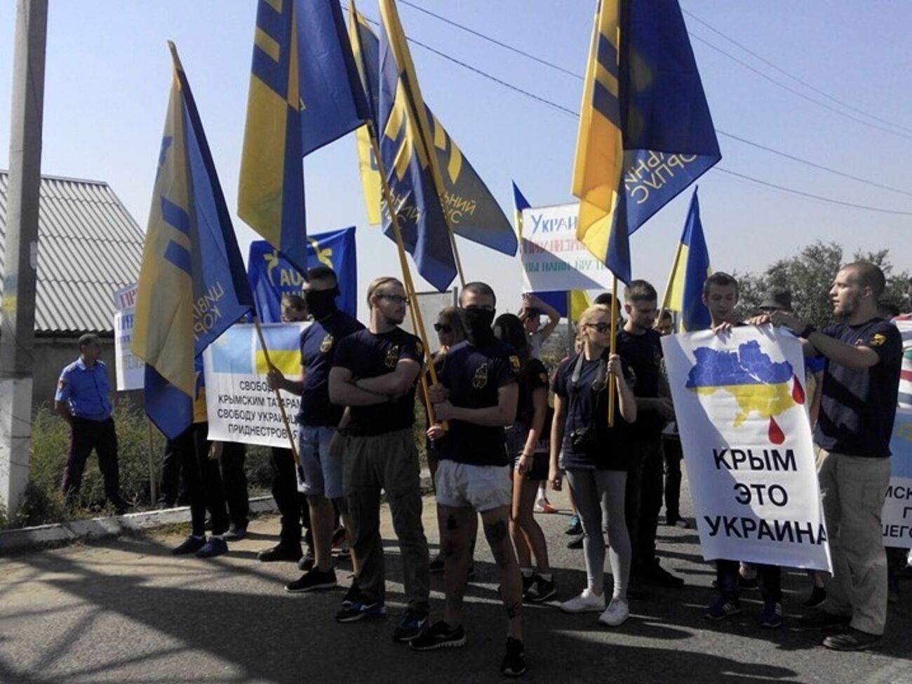 Одесские активисты перекрыли движение на трассе, соединяющей Украину с Приднестровьем. Фоторепортаж