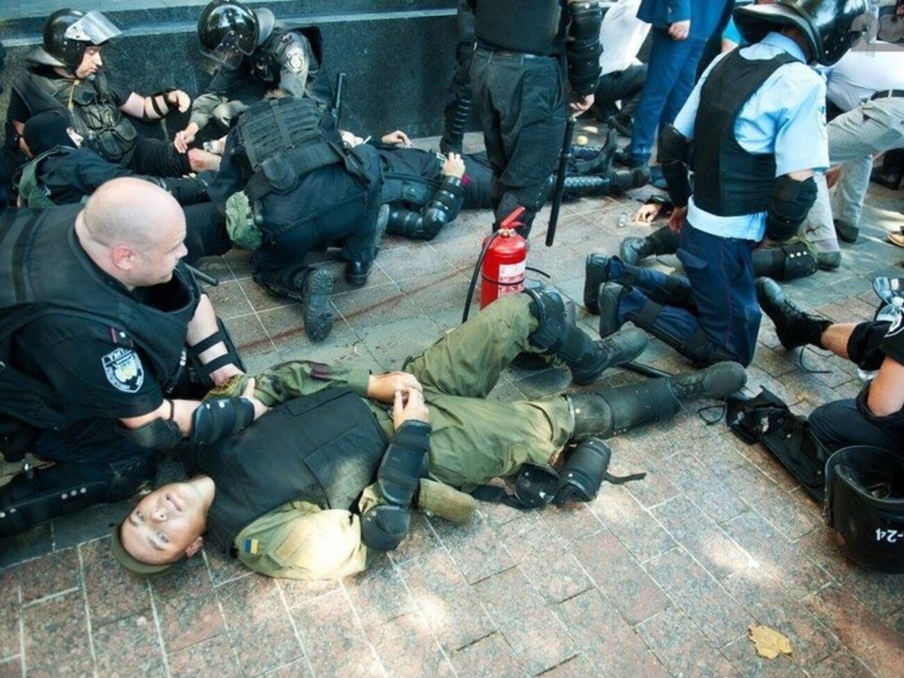 В больницах находятся еще 33 нацгвардейца, пострадавших возле Верховной Рады