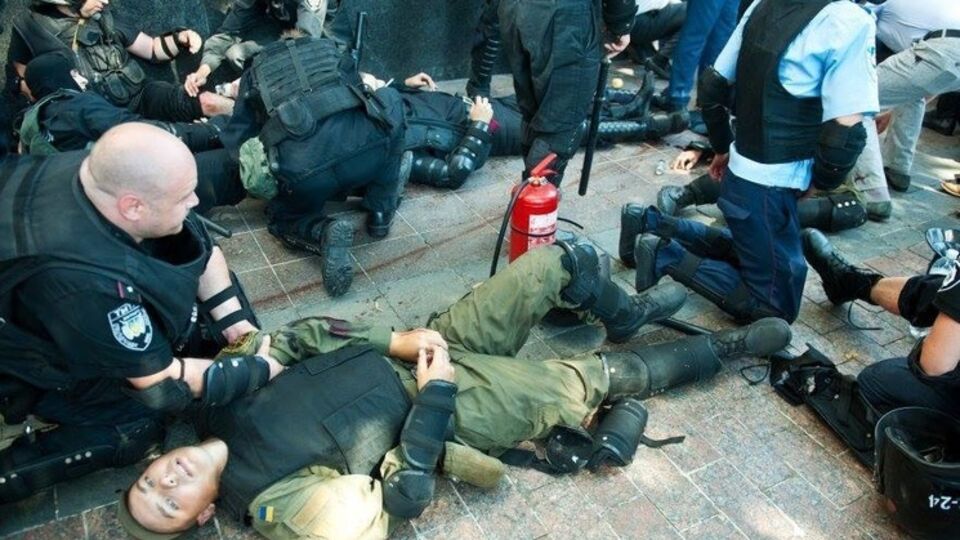 В больницах находятся еще 33 нацгвардейца, пострадавших возле Верховной Рады