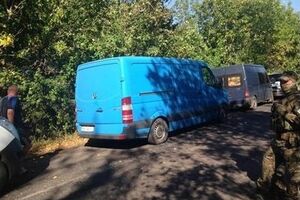 СБУ задержала три микроавтобуса с контрабандным грузом