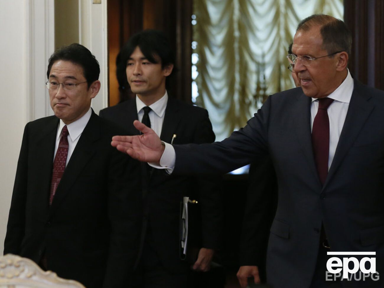 Лавров встретился с японским коллегой