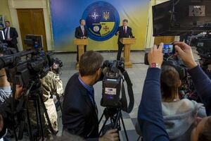 Петр Порошенко на совместной пресс-конференции с Йенсом Столтенбергом во Львовской области