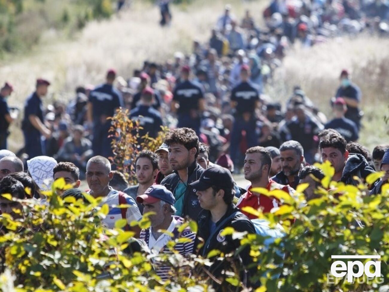 Премьер Венгрии считает мигрантов угрозой Европе