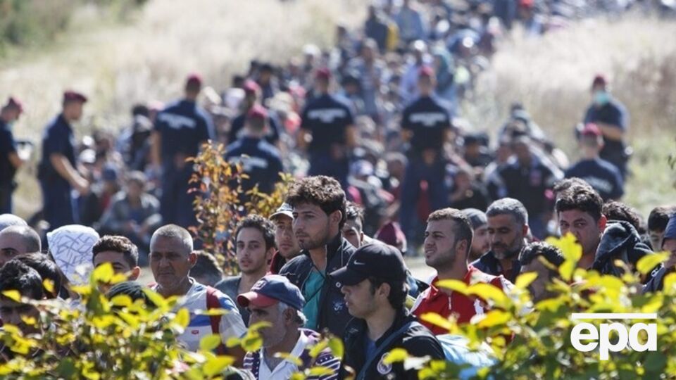 Премьер Венгрии считает мигрантов угрозой Европе