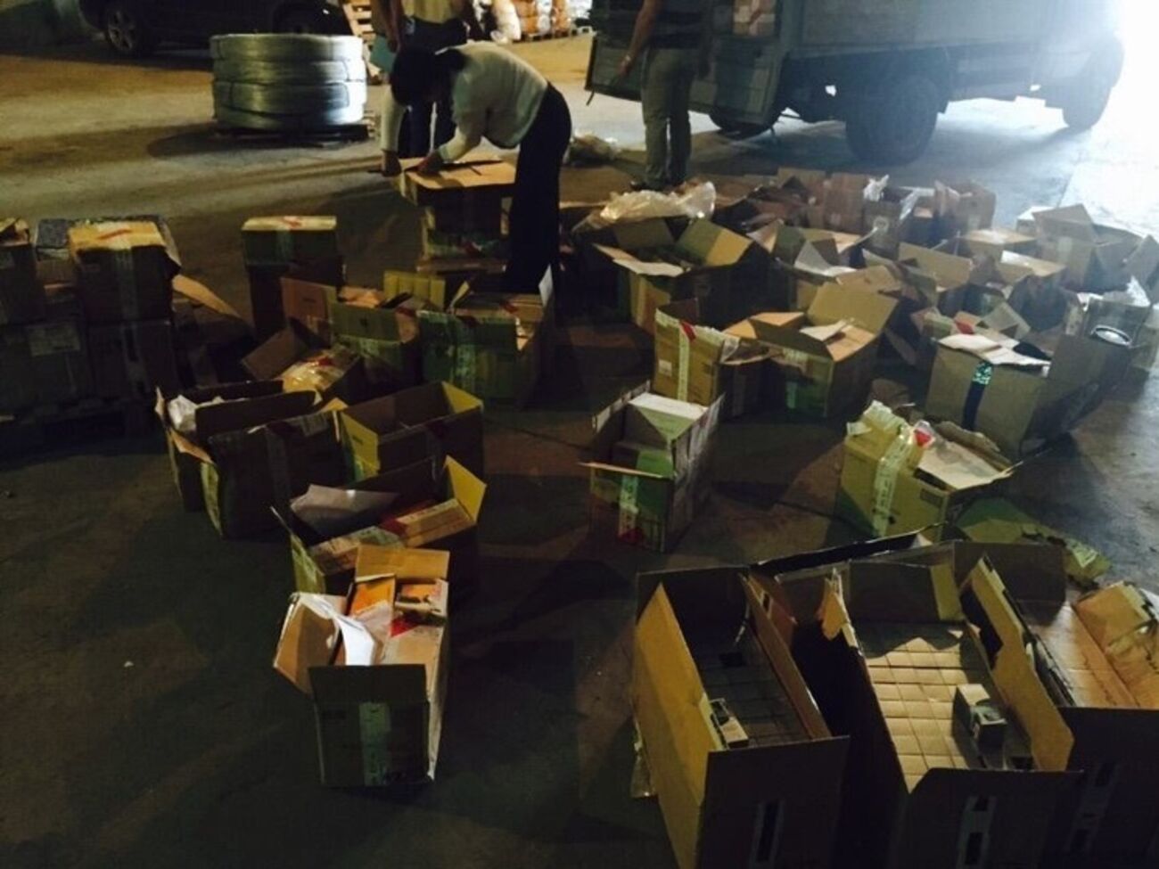 Правоохранители задержали грузовик с контрабандой вблизи села Стрелечье Харьковского района